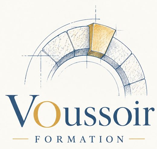 Logo Voussoir Formation : un arc de pierre dont la clé est dorée